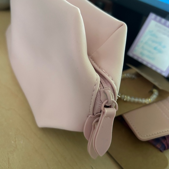 Burberry Pink cosmetic bag NWOT - Picture 2 of 2